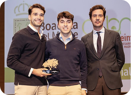 Manuel Leal and team receiving the Boadilla del Monte award